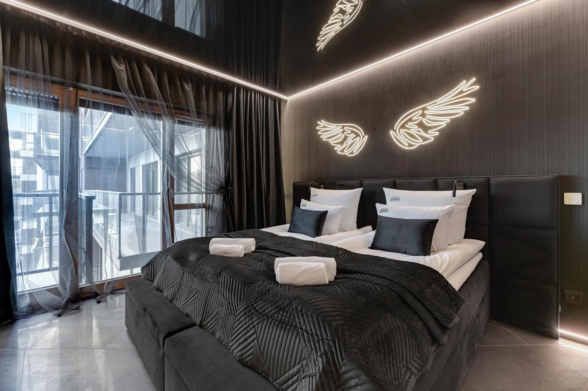 Nadmotlawie Hollywood Jacuzzi Suite By Downtown Apartments — Zdjęcia 1